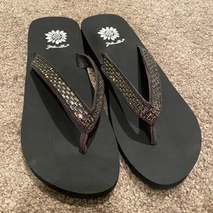 New Women’s size 7.5 Yellow Box Flip Flops